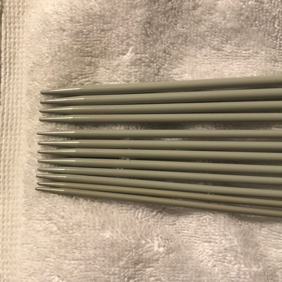 Bundle of knitting needles (various sizes) - Picture 2 of 2
